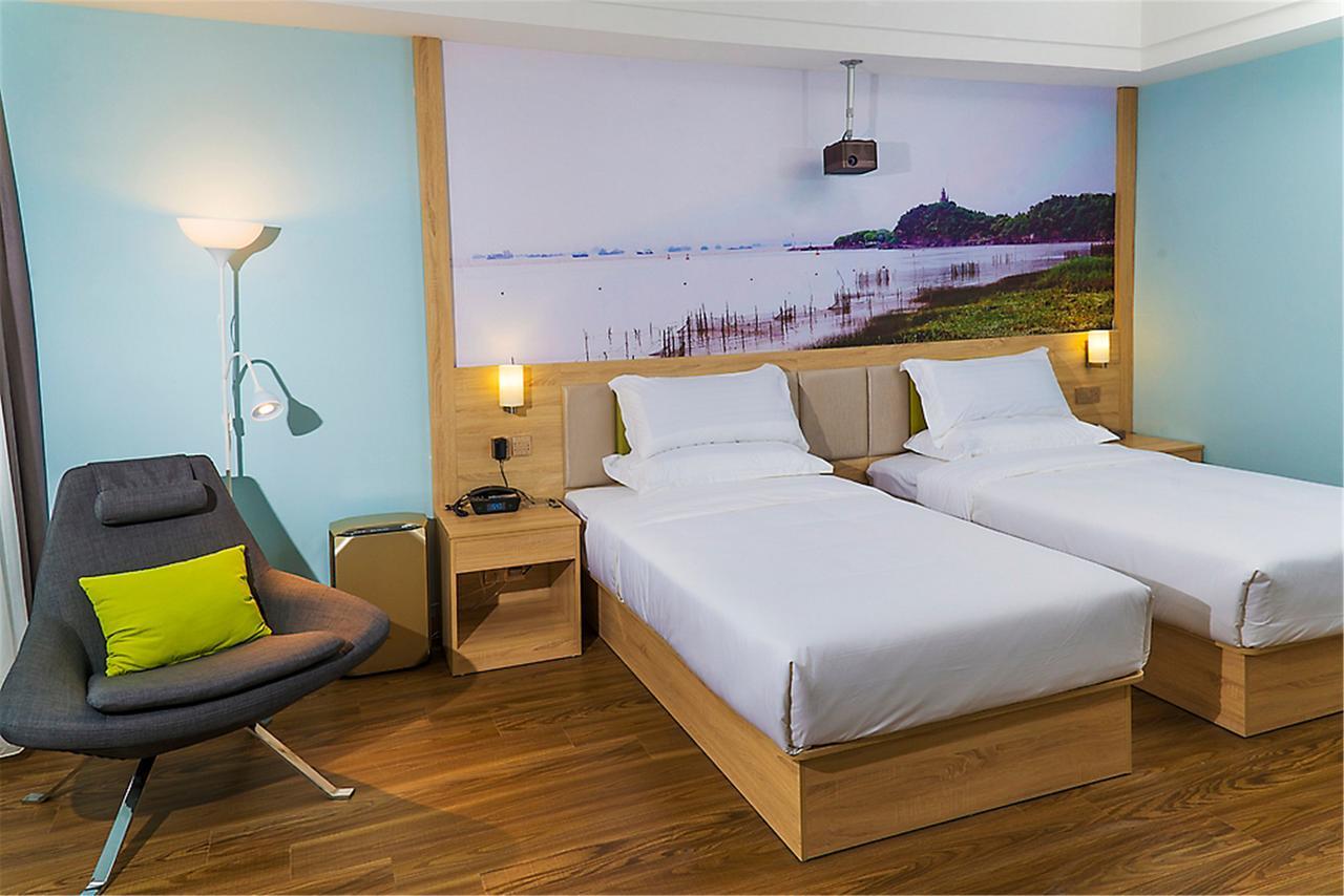 Ibis Styles Nantong Development Zone Shimao Plaza Hotel Exterior photo